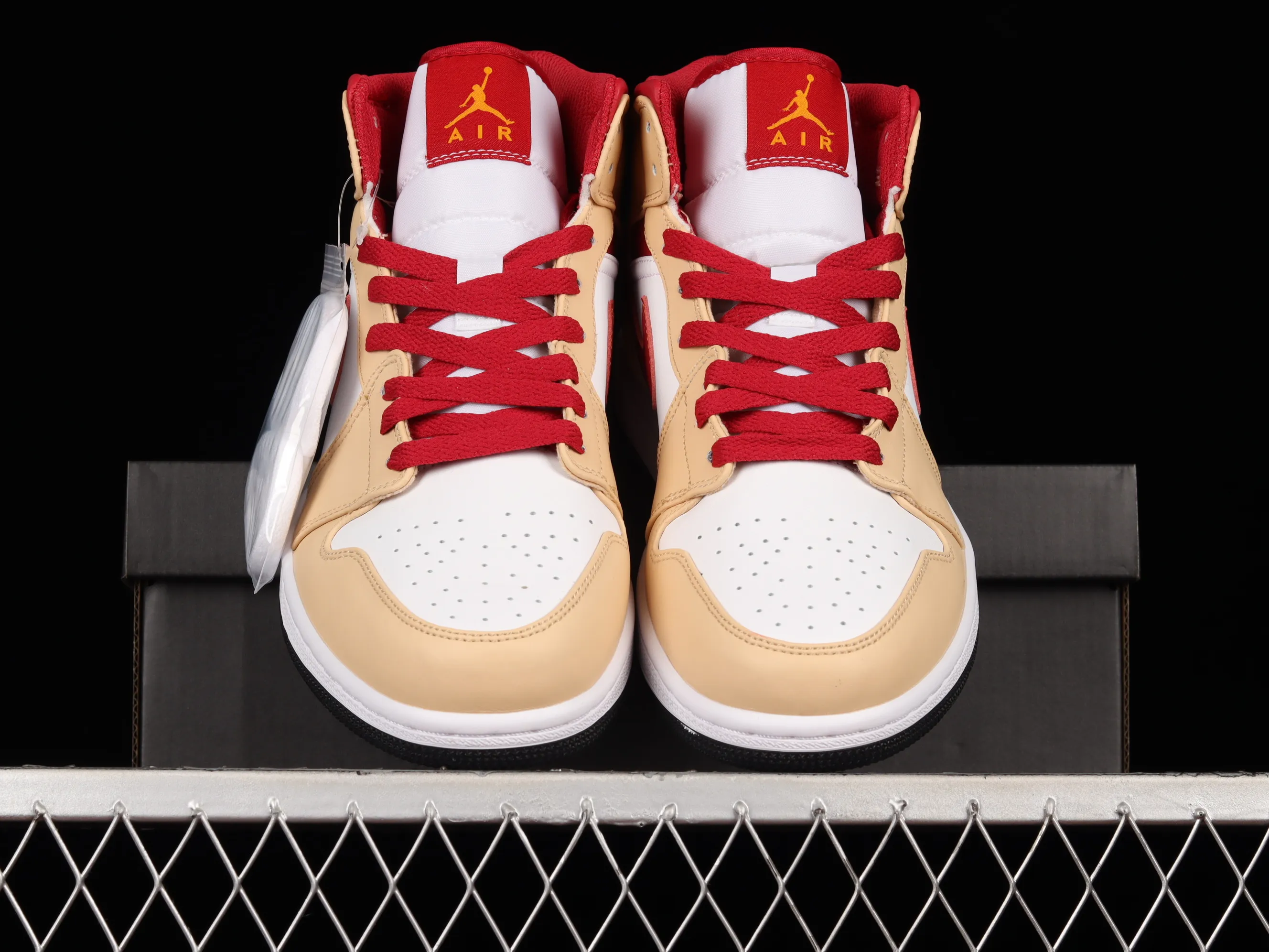 All Categories Air Jordan Jordan Series Basketball Shoes Air Jordan 1 Mid Air Jordan 1 Mid "Beige Red" AJ1 Joe 1 Curry Yellow Zhongbang Basketball Shoes 554724-201